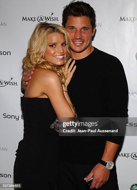 Jessica Simpson and Nick Lachey during Jessica Simpson and Nick Lachey Host Sony Ericsson T610/T616 "Shoot for the Stars" Charity Auction to Benefit...