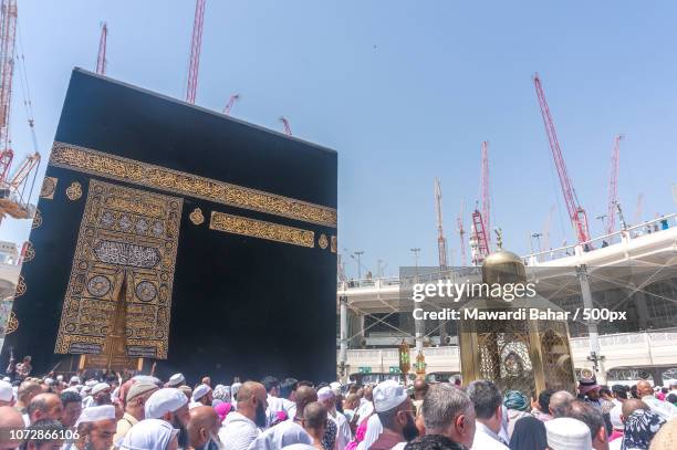 makkah - mar 14 : muslims look into maqam ibrahim (the station of ibrahim) march 14, 2015 in makkah, - maqam ibrahim stock pictures, royalty-free photos & images