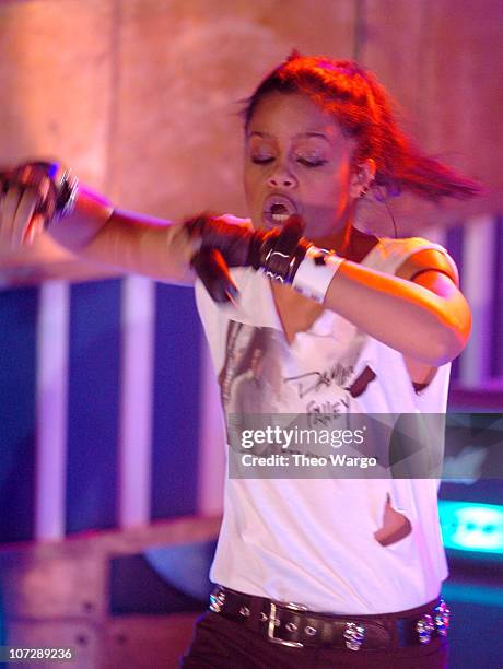 Fe Fe Dobson during Kate Bosworth, Shaun White, Fe Fe Dobson and Lindsay Lohan Visit Spankin' New Breakout Stars Week on MTV's "TRL" - January 12,...