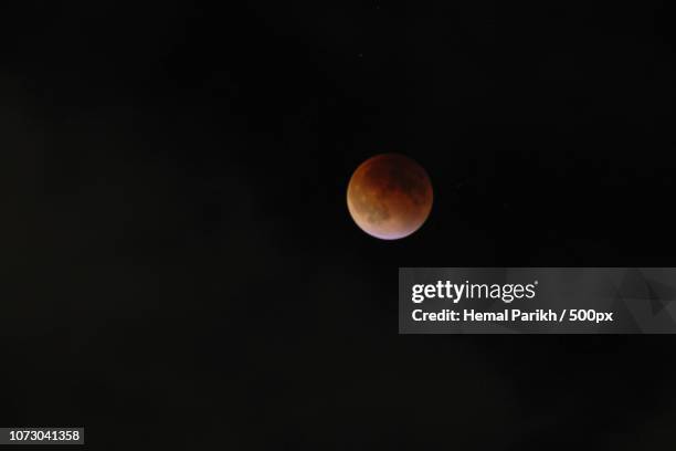 lunar eclipse/blood moon - lunar eclipse stock pictures, royalty-free photos & images