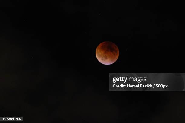 lunar eclipse/blood moon - lunar eclipse stock pictures, royalty-free photos & images