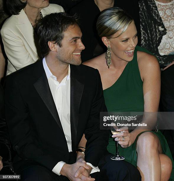 Stuart Townsend and Charlize Theron during Gucci Spring 2006 Fashion Show to Benefit Children's Action Network and Westside Children's Center -...