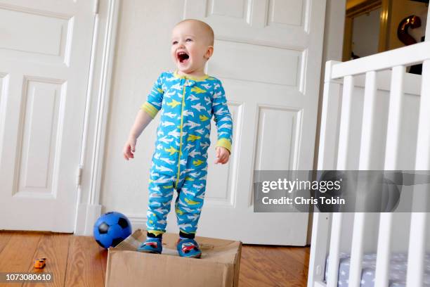 toddler standing on paper box shouting - babies singing stock pictures, royalty-free photos & images