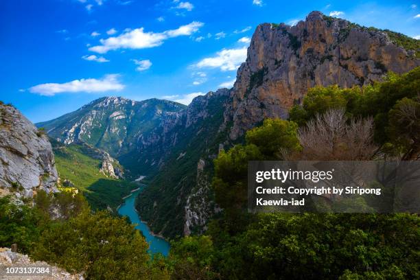 beautiful view of gorges du verdon in provence, france. - gorges du verdon stock pictures, royalty-free photos & images