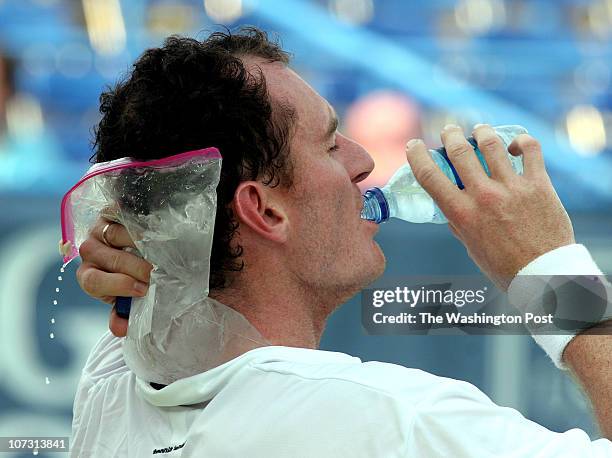 Sp_legg1 7/31/06 182599 LEGG MASON TENNIS CLASSIC Post Photos by Rich Lipski Wesley Moddie sips a cold bottle of water while the mettling ice bag...