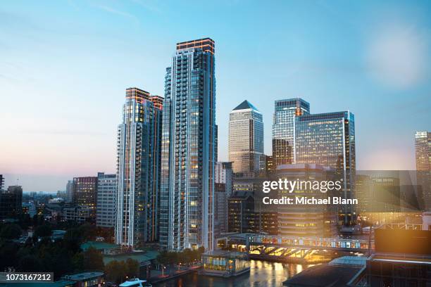 london skyline - canary wharf stock-fotos und bilder