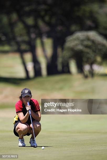 Emily Perry Lines up a putt at the 18th hole during the semi-finals on the final day of the Women's Interprovincial Golf Championship at Miramar Golf...