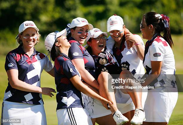 Kristin Farrell, Julietta Lam, Rebekah Brownlee, Lydia Ko, Faye Amy Nickson and Rica Tse of North Harbour celebrate their finals win at the 17th hole...
