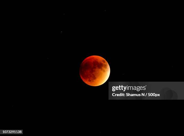 lunar eclipse 27 sep 2015 - lunar eclipse stock pictures, royalty-free photos & images