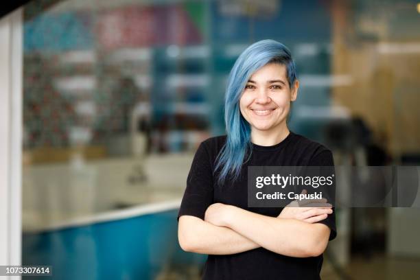 pet salon groomer portret - deeltijdbaan stockfoto's en -beelden