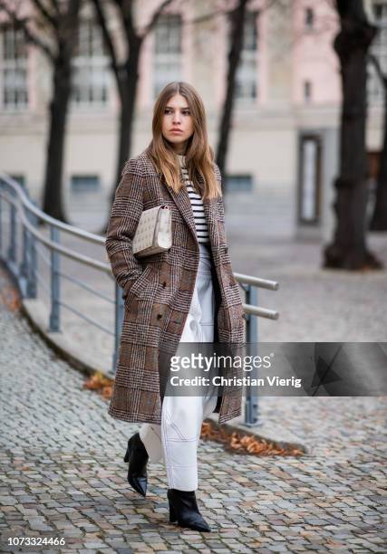 Swantje Soemmer is seen wearing royal blue down feather coat Woolrich, black jeans Boden, yellow bag Sophie Hulme, Edited boots, Marc Jacobs...