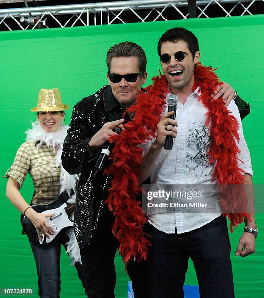 Alex Balagna 97 Rock On With Marathon Bar Featuring Mark Mcgrath Stock Photos, High ...