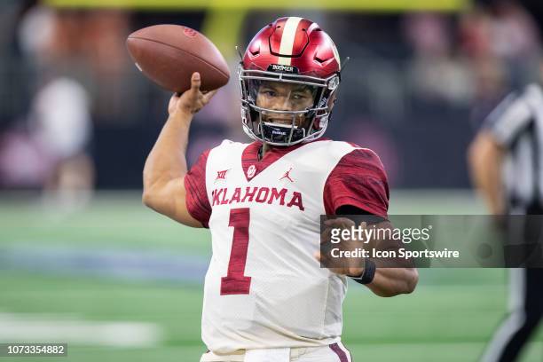 Oklahoma Sooners quarterback Kyler Murray warms up during the Big 12 Championship game between the Oklahoma Sooners and the Texas Longhorns on...