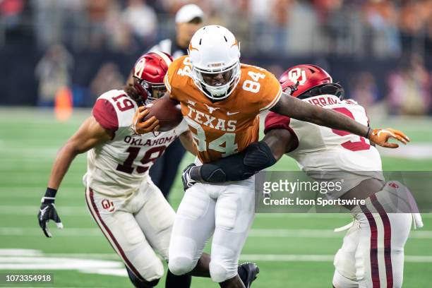 Texas Longhorns wide receiver Lil'Jordan Humphrey tries to break away from Oklahoma Sooners linebacker Kenneth Murray during the Big 12 Championship...