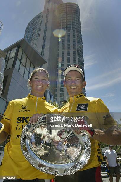 Rochelle Gilmore of NSW and Robbie McEwen of Qld pose together, being the Skilled Geelong Bay Cycling Classic winners, the final stage held today at...