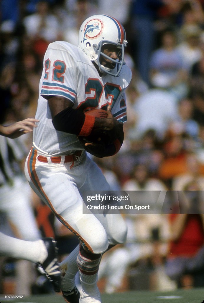 Running back Mercury Morris of the Miami Dolphins carries the ball