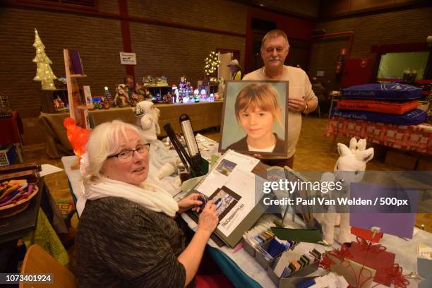 kerstmarkt hofstade - kerstmarkt stock pictures, royalty-free photos & images