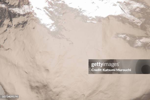 silver foil texture background - folie stockfoto's en -beelden