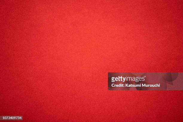 red paper texture background - rouge photos et images de collection