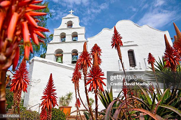 mission basilica san diego de alcala. - 伝道院 ストックフォトと画像