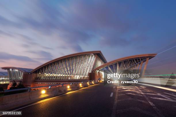 shanghai pudong international airport,china - east asia - airport lights stock-fotos und bilder