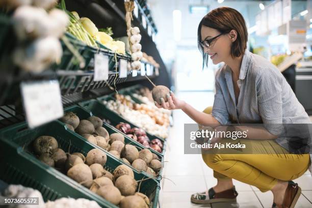 verse bieten koopt. - retail and consumer products stockfoto's en -beelden