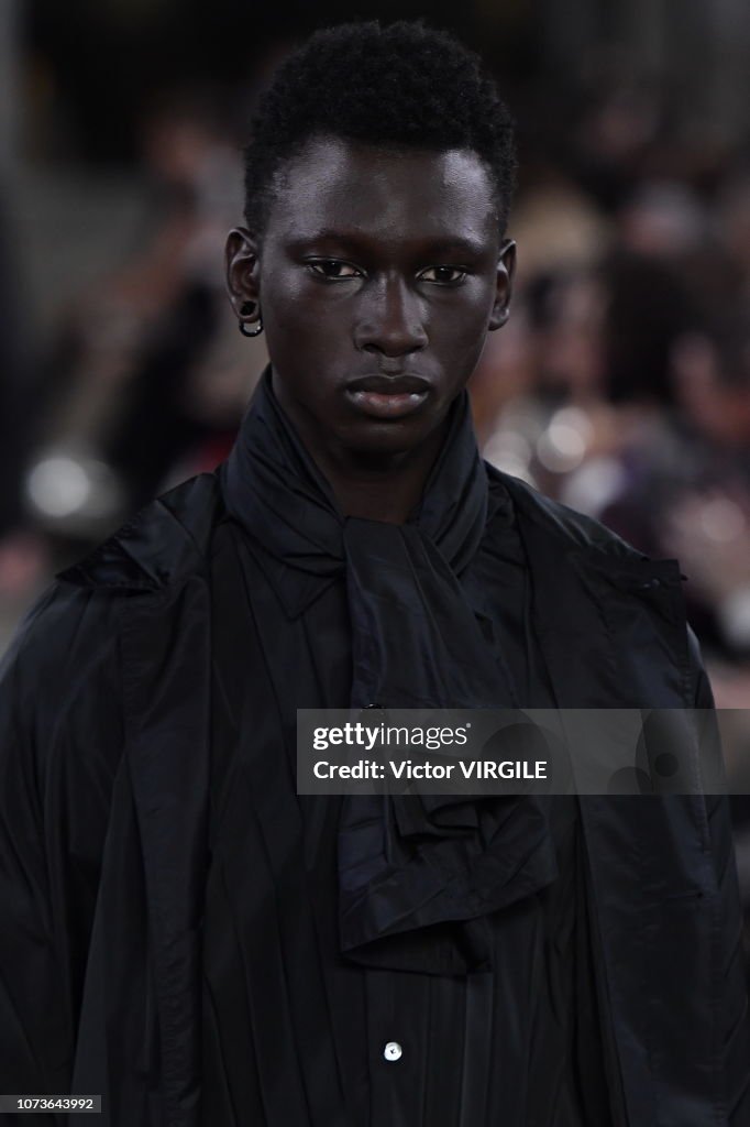 Valentino TKY 2019 Pre-Fall Collection - Runway