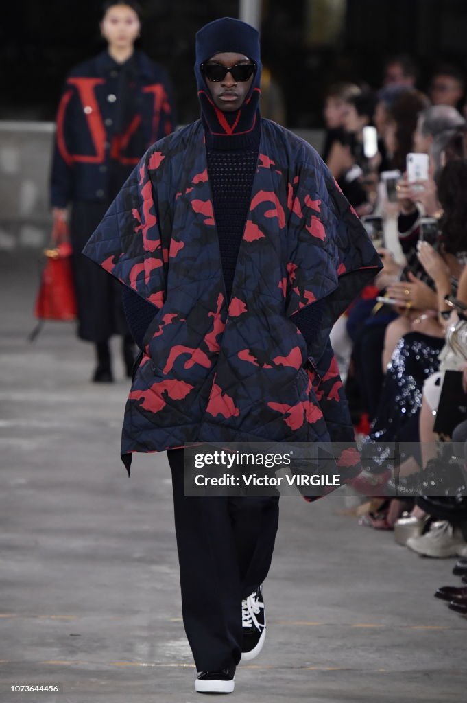 Valentino TKY 2019 Pre-Fall Collection - Runway