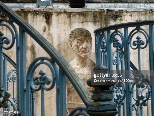 schoecher escalier - outdoor wrought iron stair railing stock pictures, royalty-free photos & images