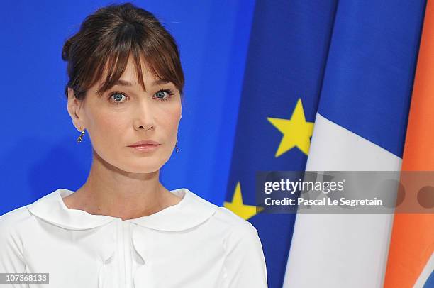 French first lady Carla Bruni-Sarkozy attends a tribute to the victims to the Mumbai terror attack held at the Oberoi hotel on December 7, 2010 in...