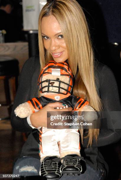 Evelyn Lozada attends the 81 Cares Bowl presented by Terrell Owens and GQ Magazine at Star Lanes On The Levee on December 6, 2010 in Newport,...