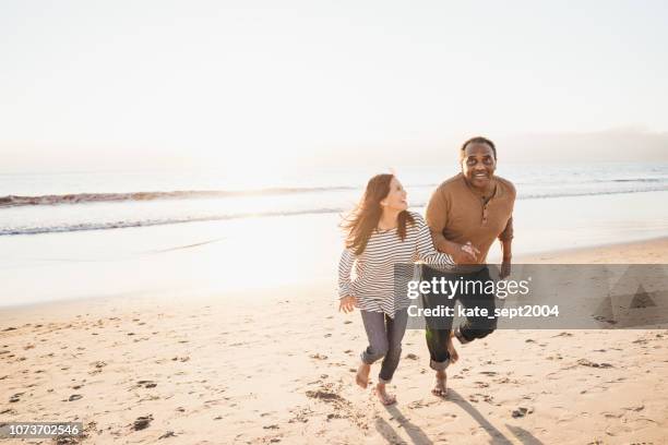 gelukkig 45 jaar om samen te zijn - 55 to 60 years old african american male stockfoto's en -beelden