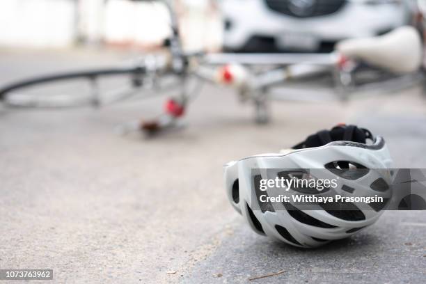 accident car crash with bicycle on road - accident car photos et images de collection