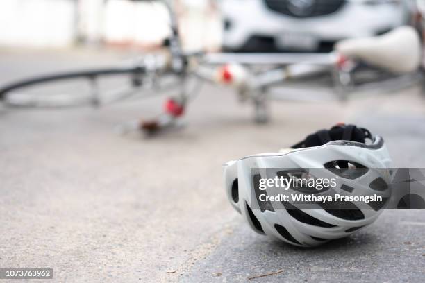 accident car crash with bicycle on road - acidente imagens e fotografias de stock