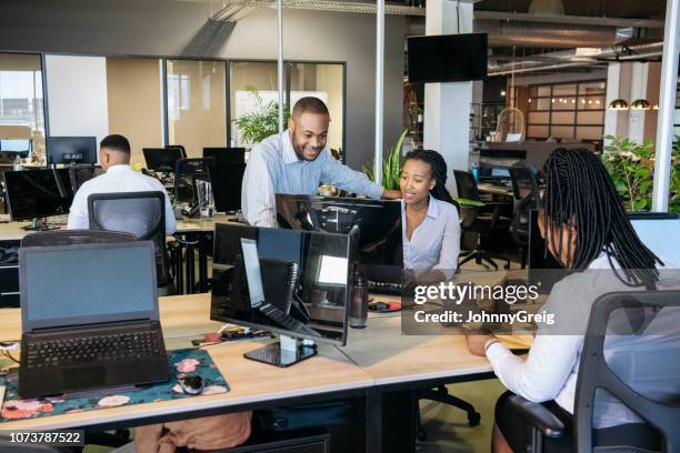 Employee In Cubicle Photos and Premium High Res Pictures - Getty Images