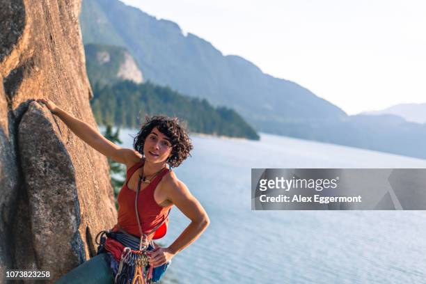 woman rock climbing, malamute, squamish, canada - adrenalin stock-fotos und bilder