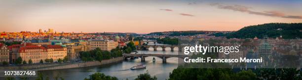 charles bridge, prague, czech republic - karlsbrücke stock-fotos und bilder