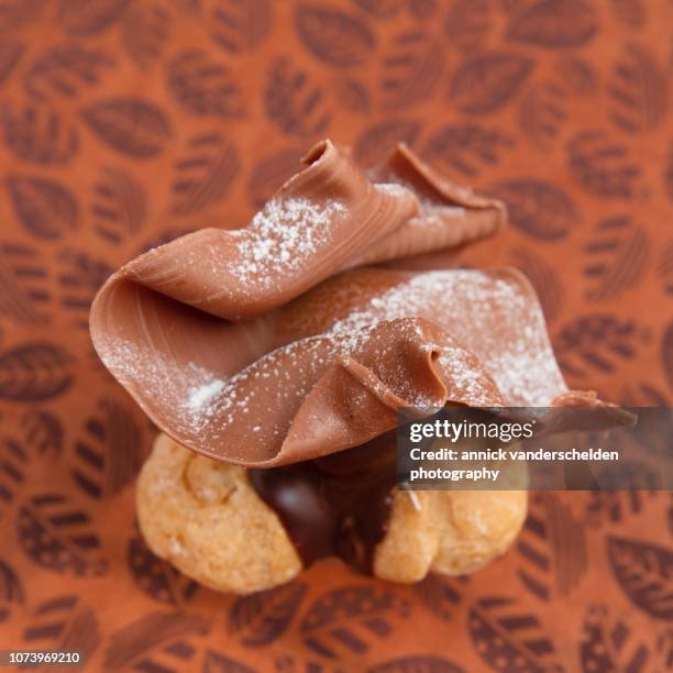 chocolate profiterole - cream cake stock pictures, royalty-free photos & images