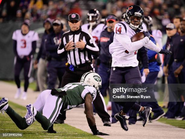 Wide receiver DeAndre Carter of the Houston Texans runs the ball against cornerback Morris Claiborne of the New York Jets during the first half at...