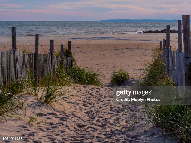 atlantic ocean beach - rockaway peninsula - rockaway peninsula stockfoto's en -beelden