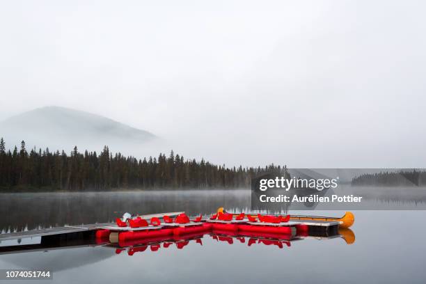 lac cascapédia, the boat dock - parc national de la gaspésie stock pictures, royalty-free photos & images