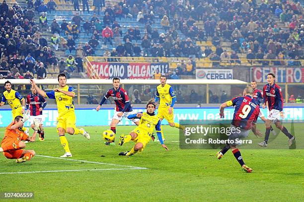 Marco Di Vaio of Bologna FC scores his team's second goal in injury time during the Serie A match between Bologna FC and AC Chievo Verona at Stadio...