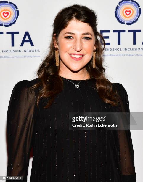Actress Mayim Bialik attends ETTA’s 25th Anniversary Gala at The Beverly Hilton Hotel on November 28, 2018 in Beverly Hills, California.