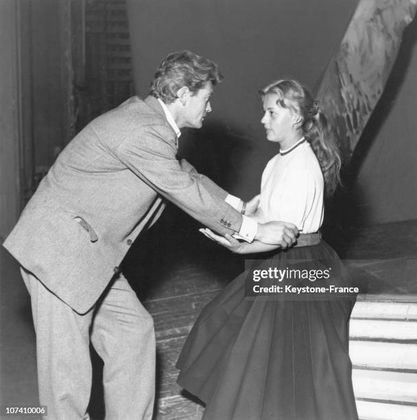 Jean Marais Et Jeanne Moreau In La Machine Infernale Play In 1954