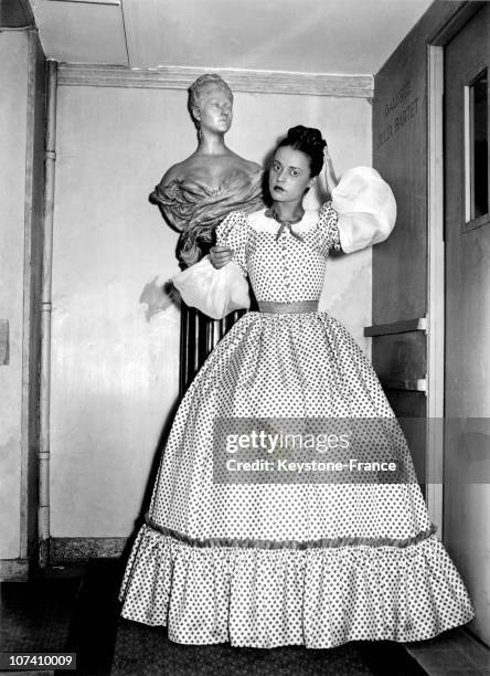 At The Comedie Francaise, Jeanne Moreau Plays In Tourgueniev Un Mois A La Campagne In 1947.