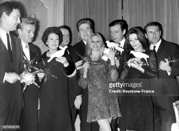 To The Restaurant Lasserre, The Eight Laureats Of The Star Of Crystal Of The Academy Of The Movie; Left To Right: Maurice Ronet,Oscar Werner, Vivien...
