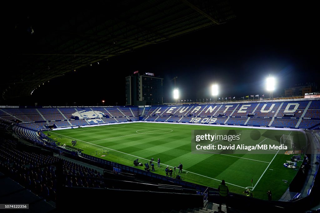 Levante UD v FC Barcelona - La Liga