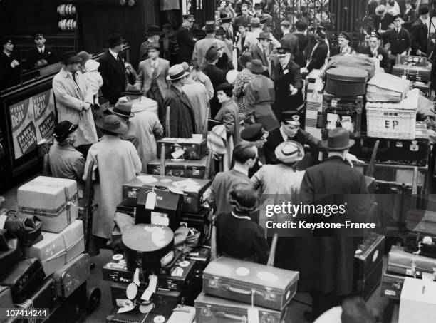 Americans Leaving London For Home At London Waterloo In United Kingdom On September 28Th 1938