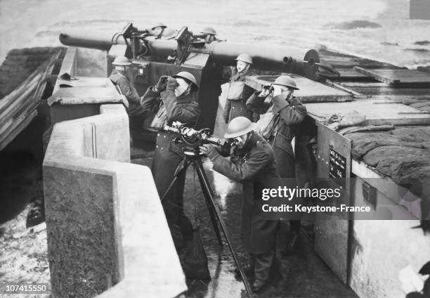 Soldiers using an early telescope on a battlefield