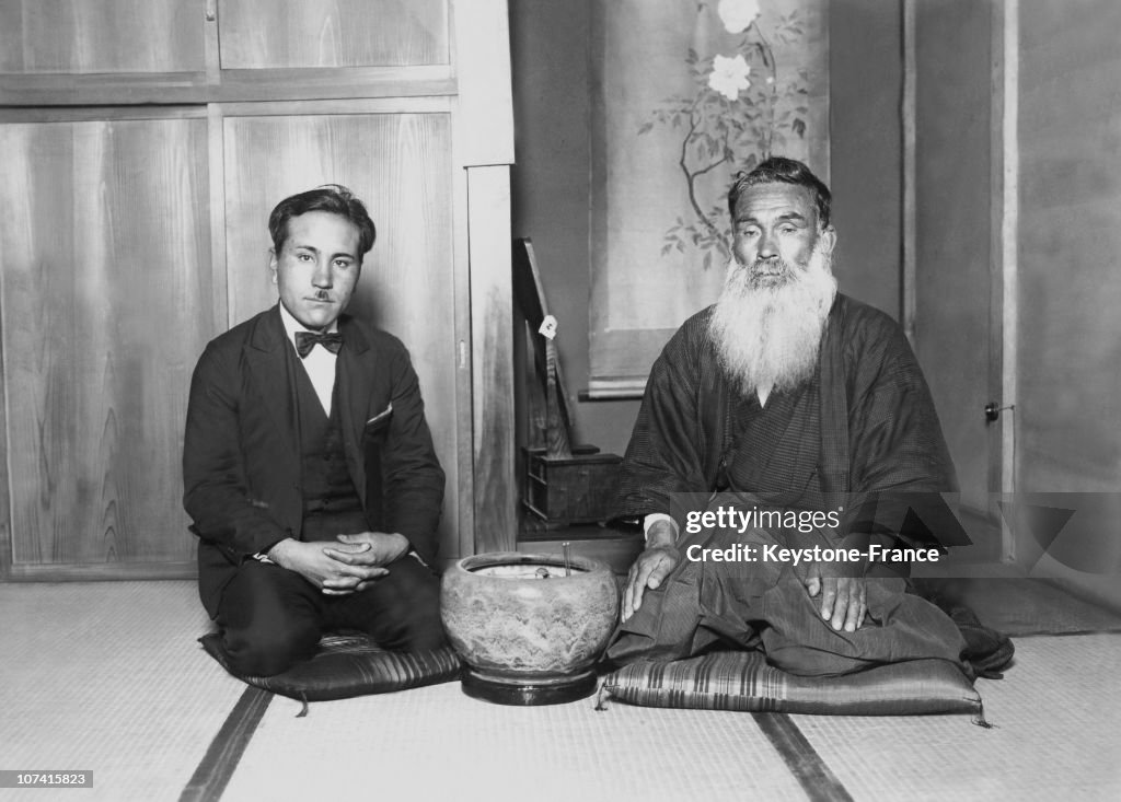 Aboriginal Javaense Aboriginal Japanese Come To Tokyo To Present An Appeal To The... Photo ...